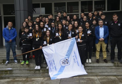 Recepción ao Club de Remo de Riveira polos logros nos certames nacional e galego
